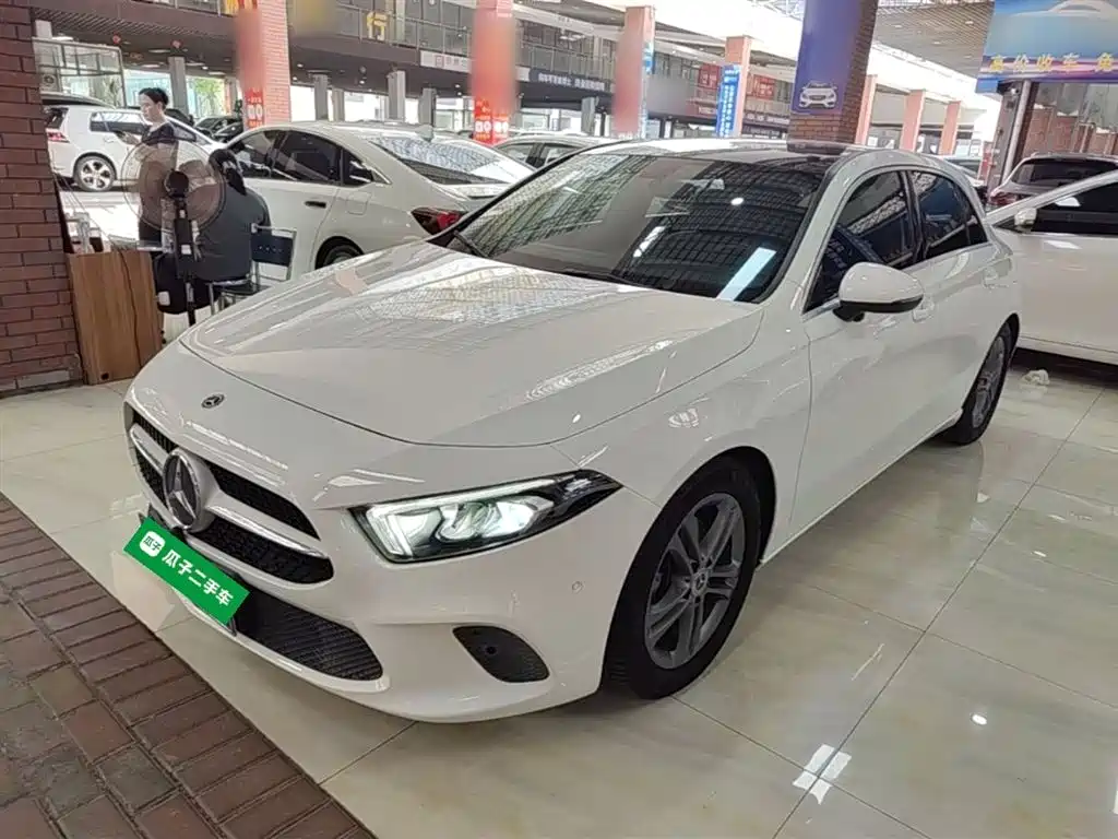 Mercedes-Benz A-Class (Import) 2019 A 200 Dynamic Version фото 2