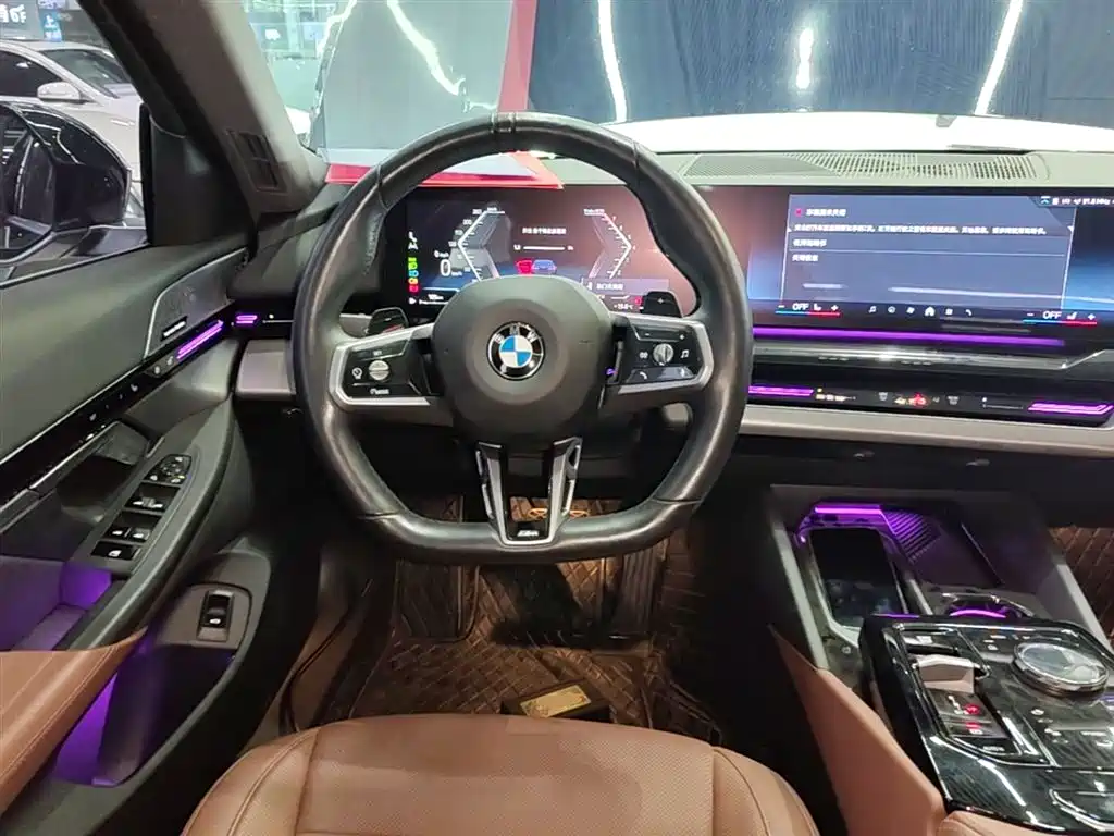 BMW 5 Series 2024 525Li M Sport Package фото 11