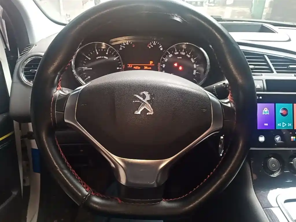 Peugeot 3008 2015 2.0L Automatic Classic Edition фото 11