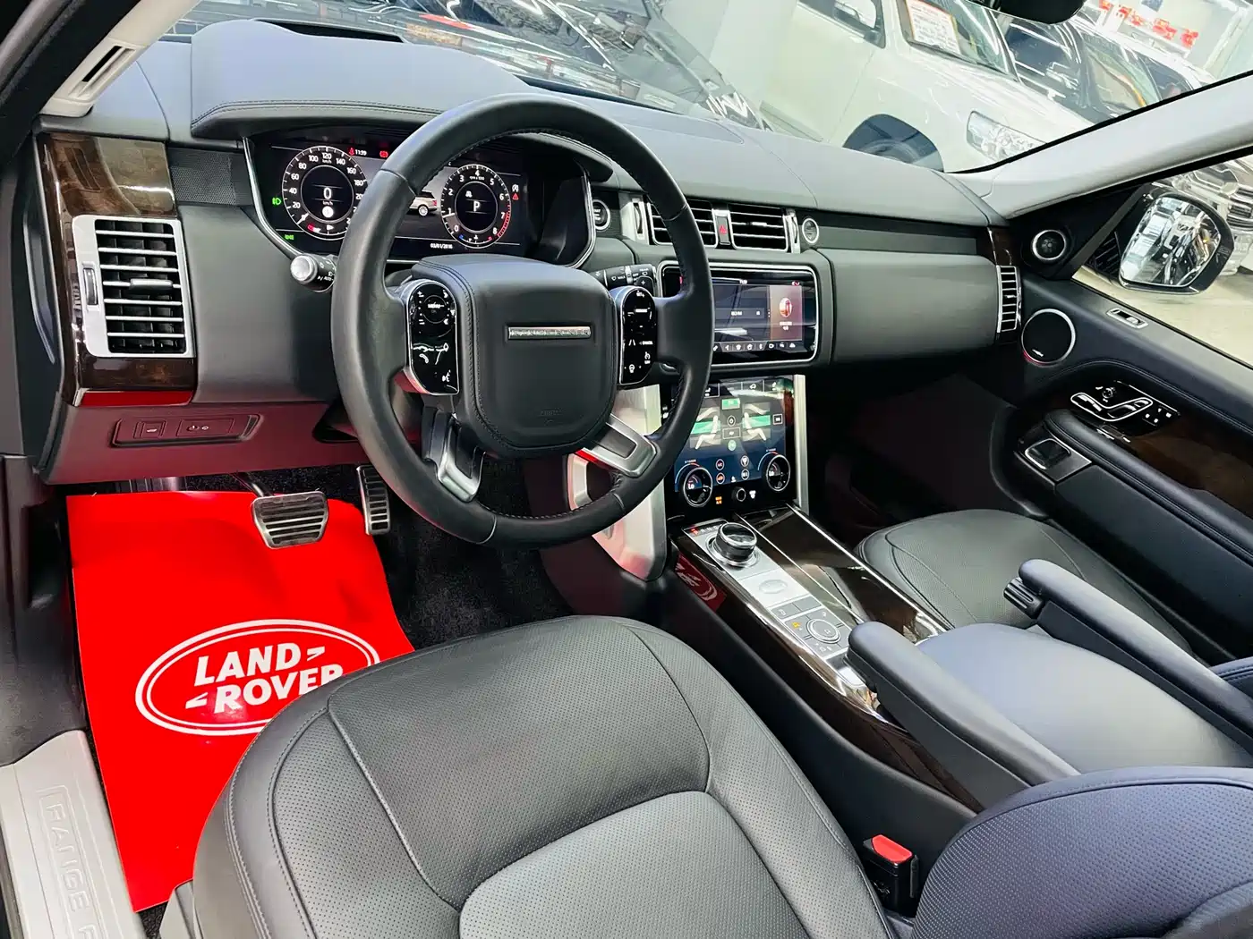 Land Rover Range Rover 2021 3.0 L6 Heritage Edition фото 3