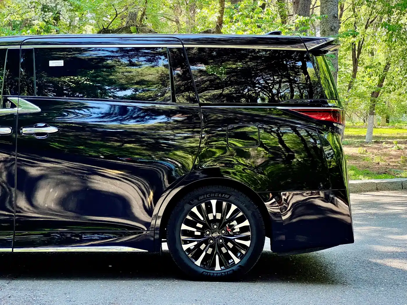 Toyota Vellfire 2024 Crown Hybrid 2.5L Premium Edition фото 17