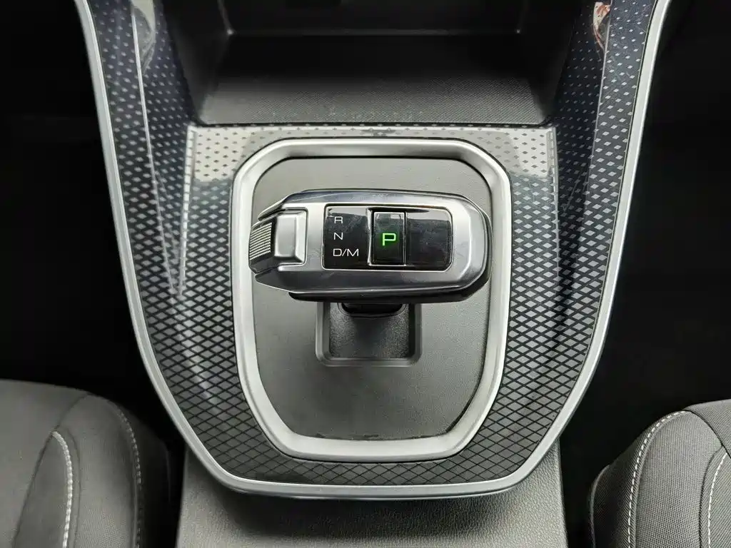 Фото 13 - Haval M6