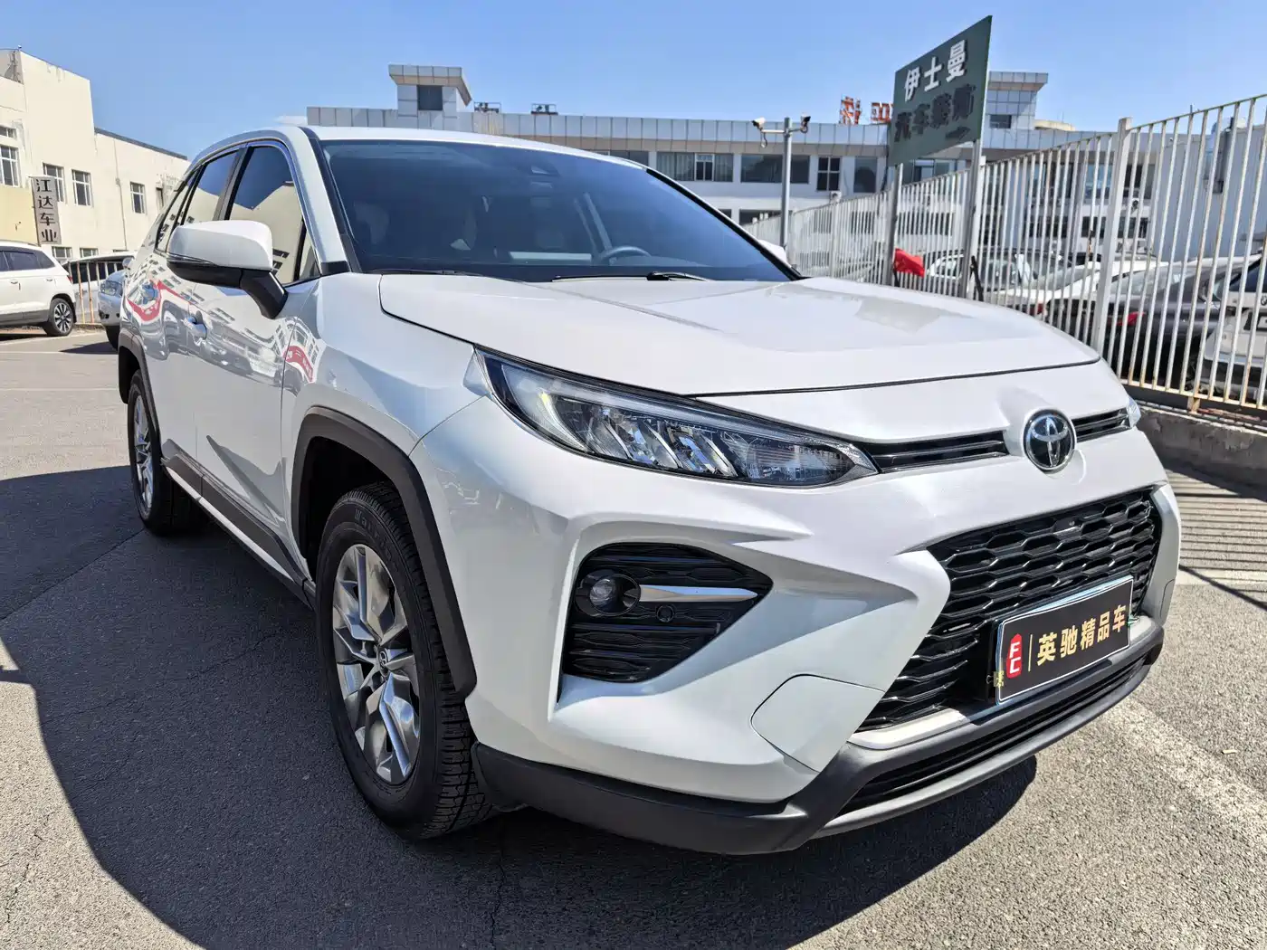 Toyota Wildlander 2023 2.0L CVT FWD Urban фото 3