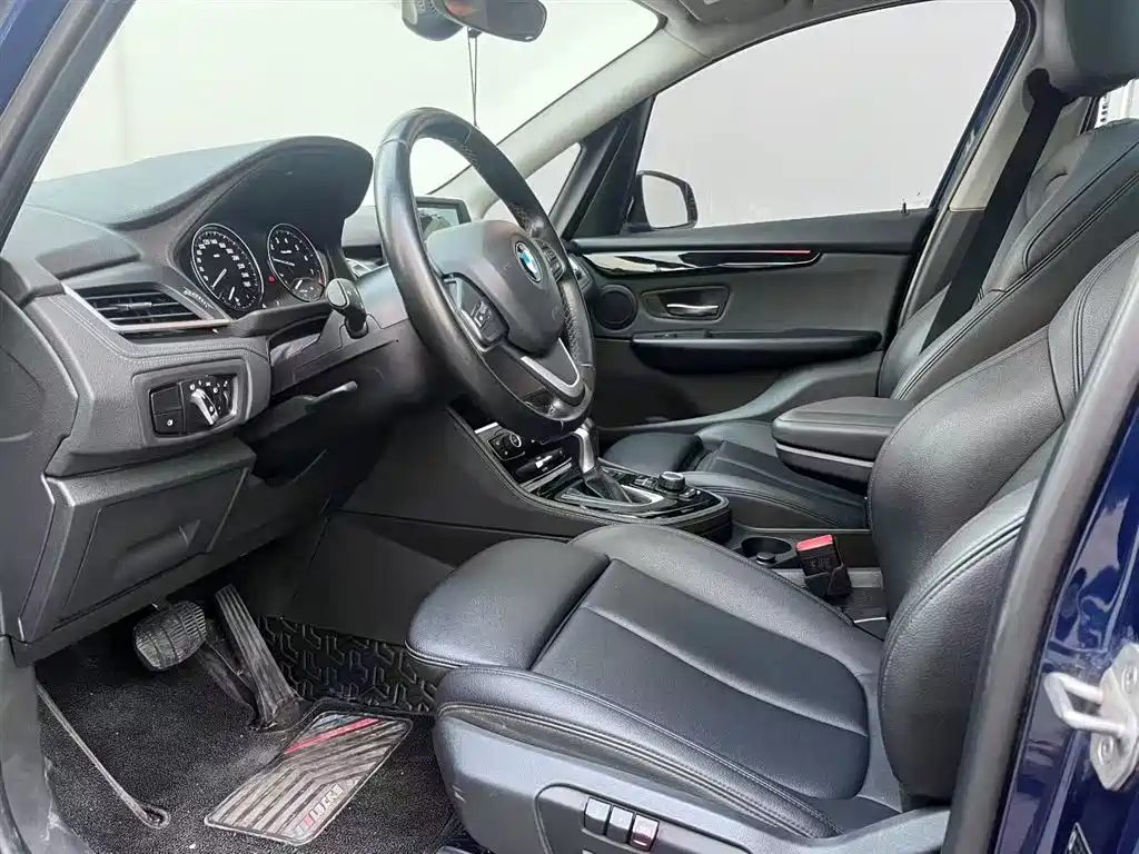 BMW 2 Series Touring 2018 218i M Sport Package фото 9