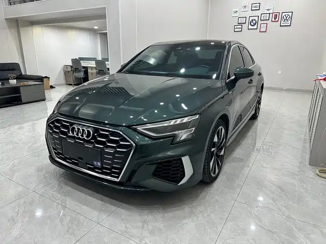 Audi A3 A3L Limousine 35 TFSI, Стиль Спорт