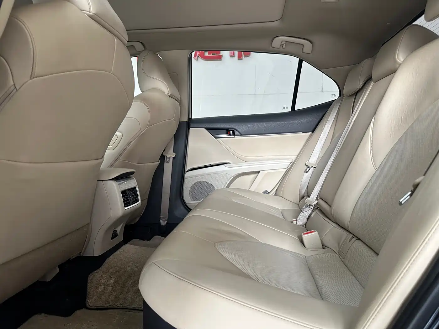 Toyota Camry 2018 Hybrid 2.5HG Luxury Edition фото 11