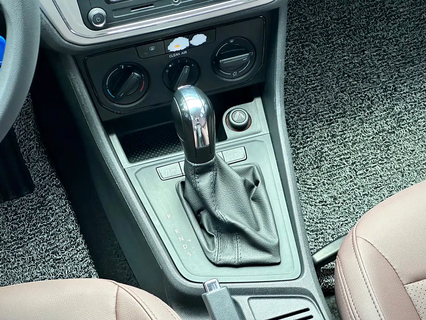 Volkswagen Lavida 2015 1.6L Automatic Trend Edition фото 14