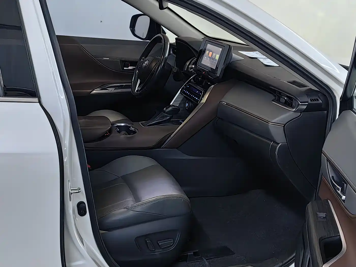 Toyota Lingfang HARRIER 2022 2.0L CVT 2WD Luxury Edition фото 6