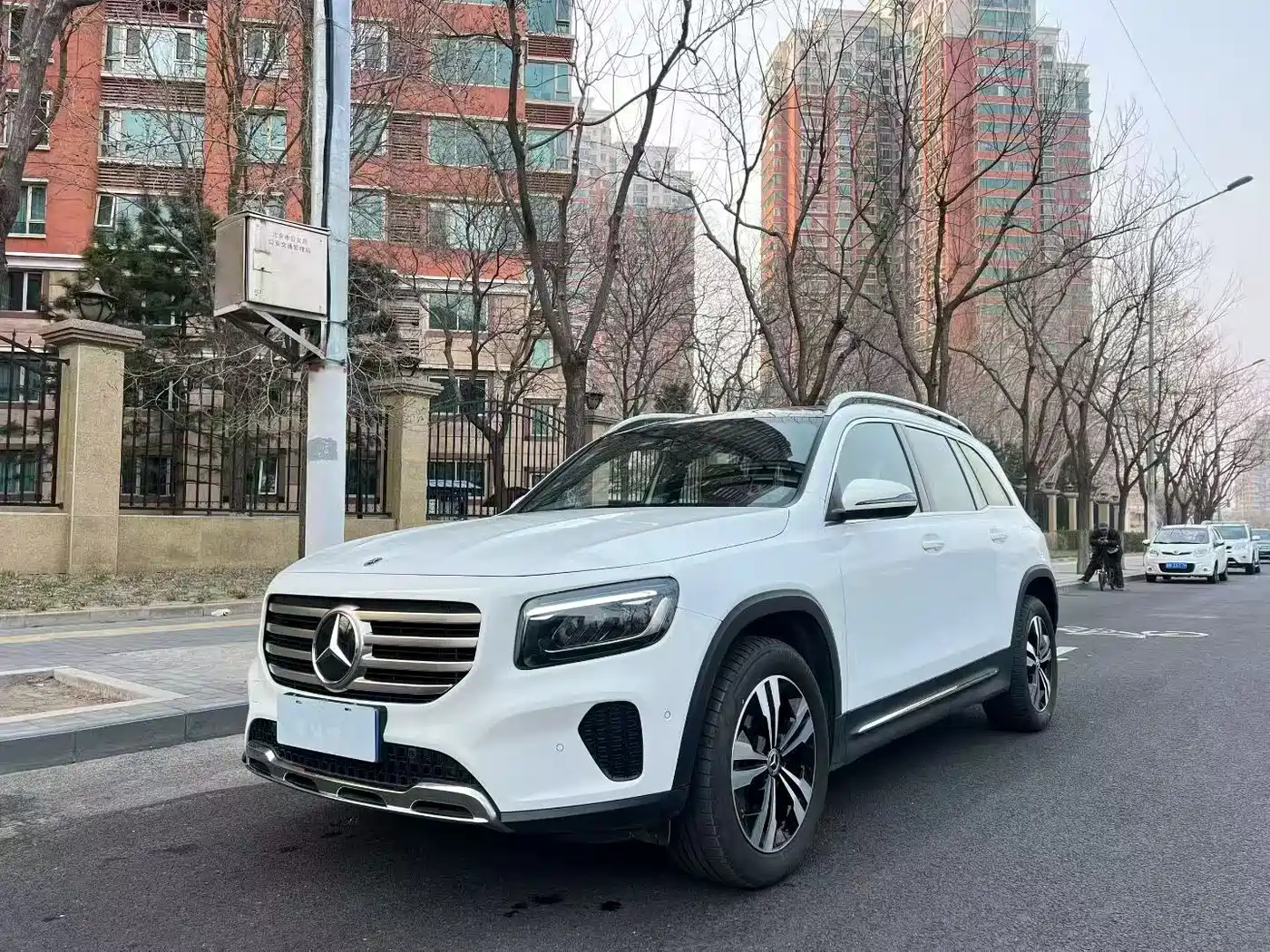 MERCEDES-BENZ GLB