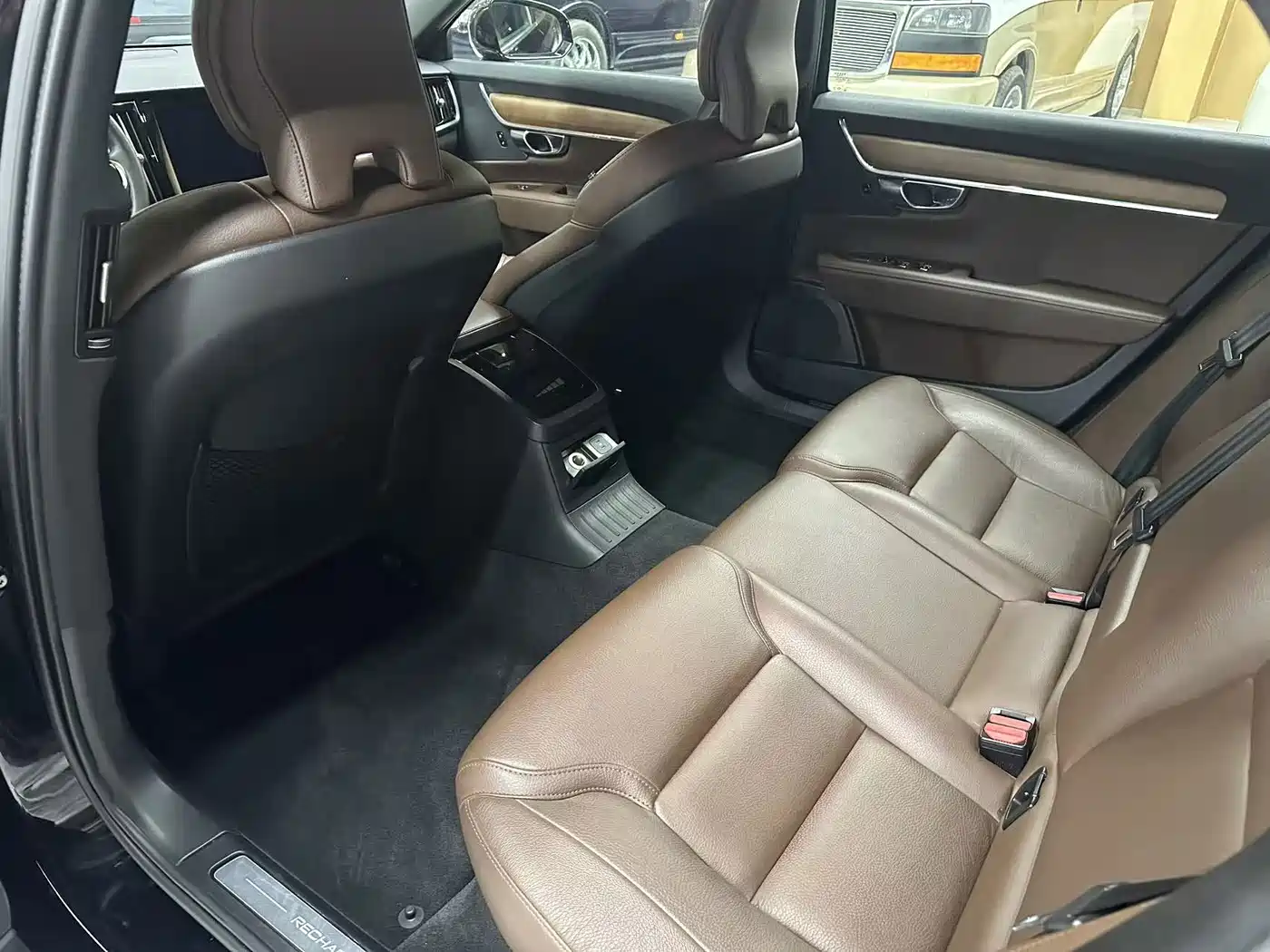 Volvo S90 Plug-in Hybrid 2024 2024 PHEV AWD Long Range Momentum Luxury Edition