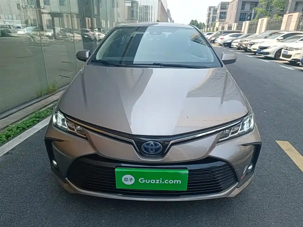 Toyota Corolla 2021 Hybrid 1.8L E-CVT Elite Edition фото 3