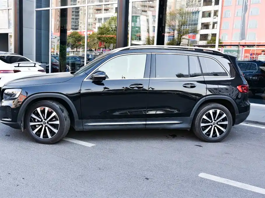 MERCEDES-BENZ GLB