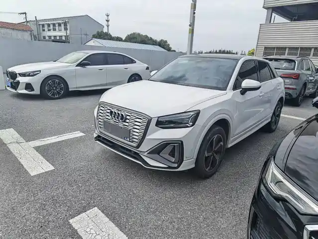 Audi Q2L e-tron Q2L e-tron, Электро, Смарт