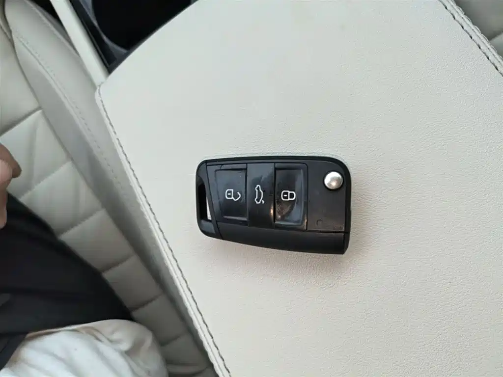 Škoda Superb 2016 TSI330 DSG Smart Edition фото 9