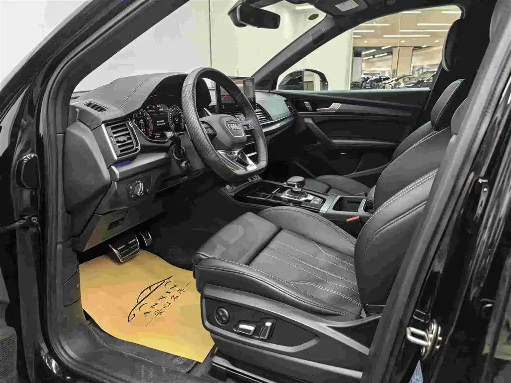 Audi Q5L 2025 45th Anniversary Edition 45 TFSI Luxury Sport фото 7