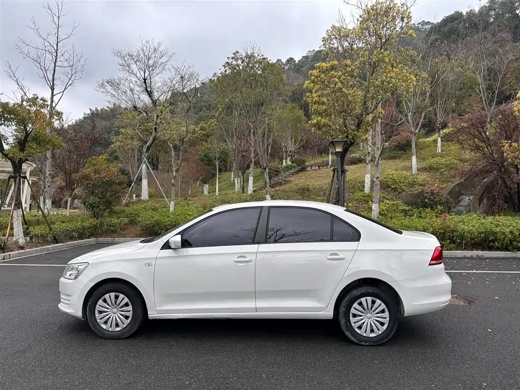 Volkswagen Santana 2015 1.6L Automatic Comfort Edition фото 11
