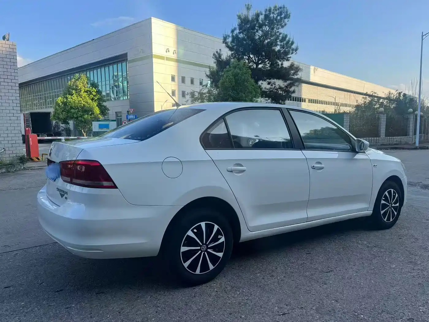 Volkswagen Santana 2013 1.6L Automatic Trend Edition фото 3