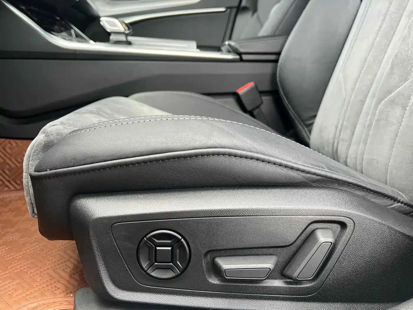 Audi A6L 2021 40 TFSI Luxury Sport фото 9