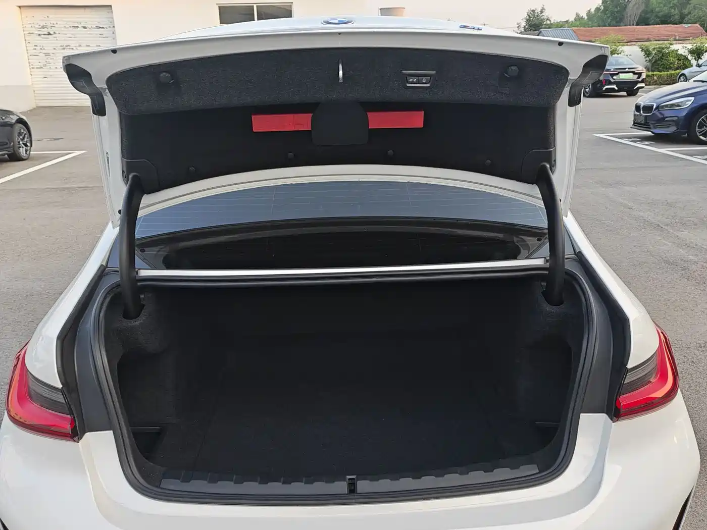 BMW 3 Series 2023 325Li M Sport Package фото 15