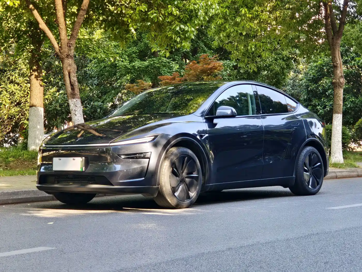Tesla Model Y 2025