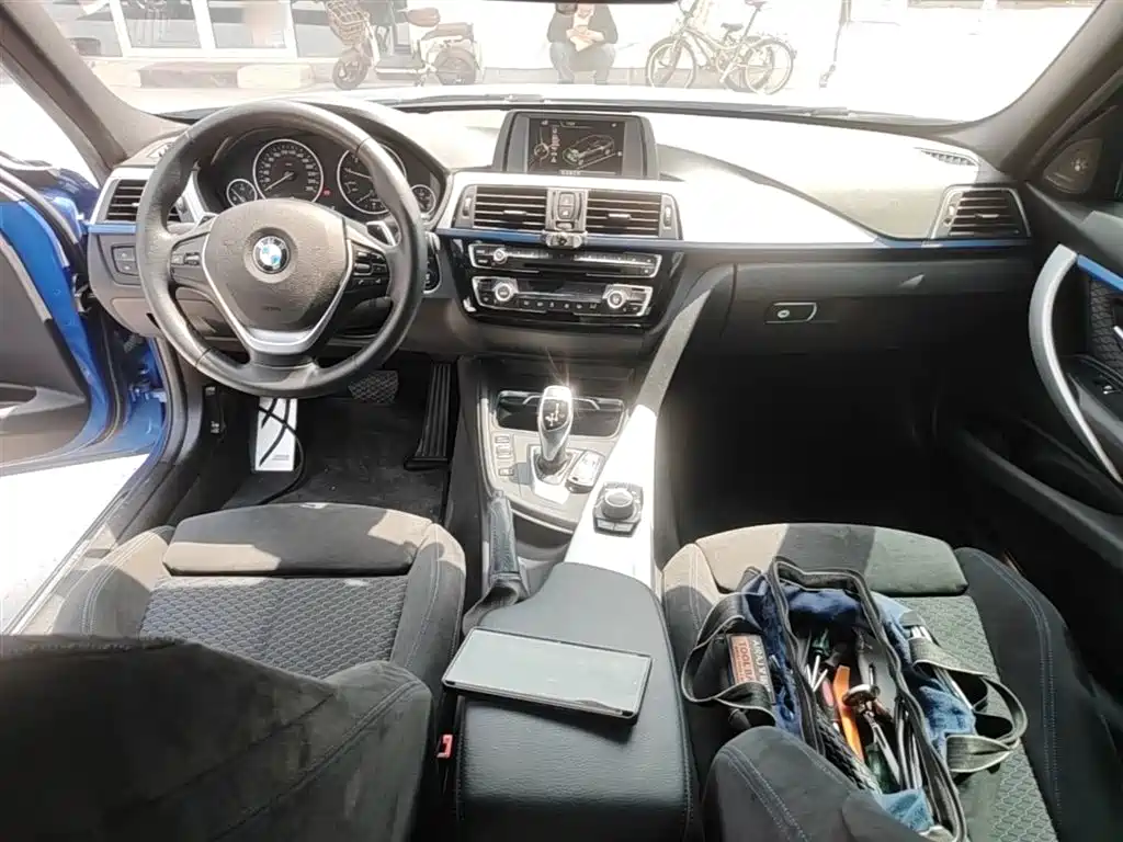 BMW 3 Series 2017 320i M Sport фото 10