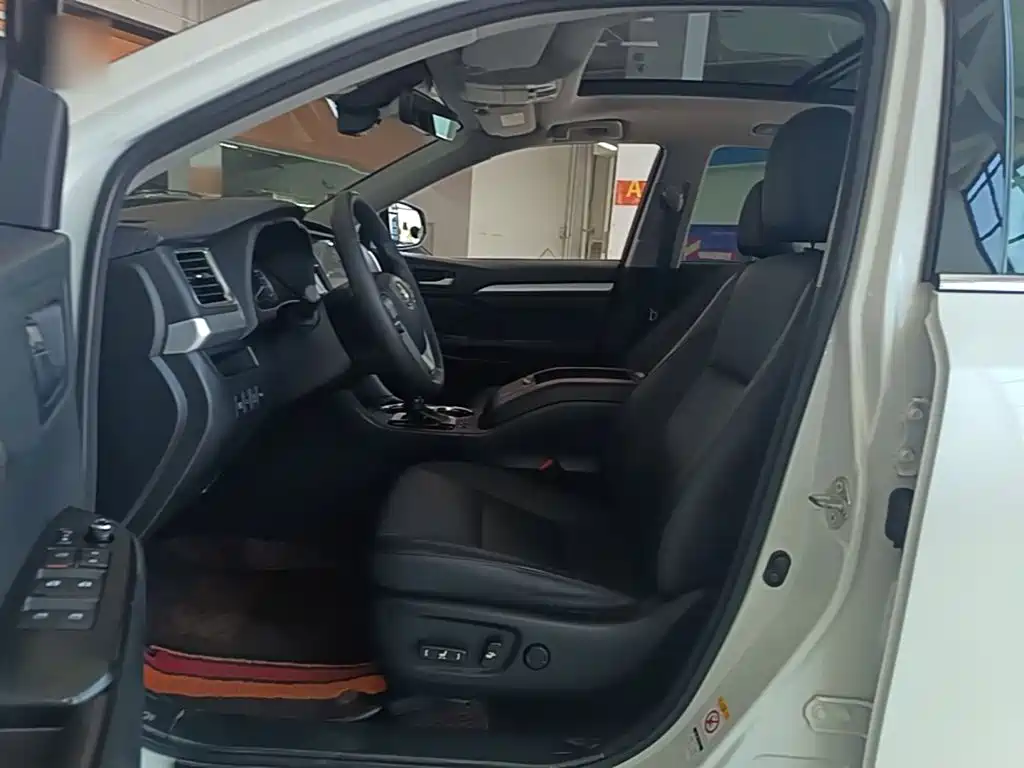 Photo 15 - Toyota Highlander