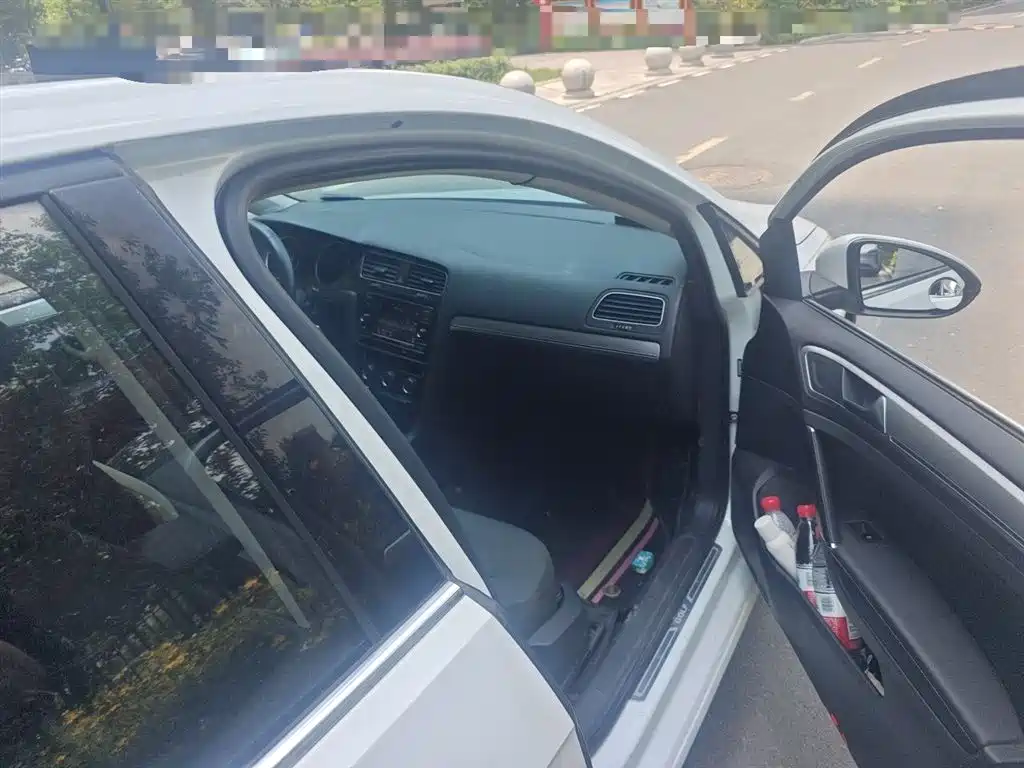 Volkswagen Golf 2018 1.6L Automatic Comfort фото 21