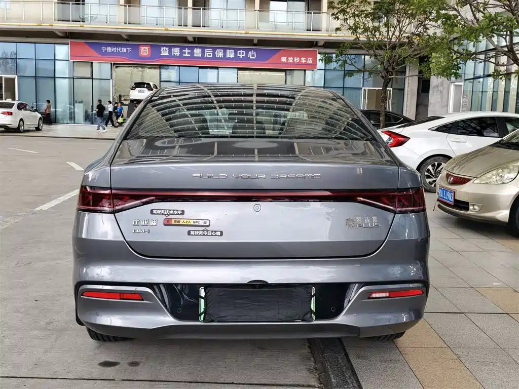 BYD Qin PLUS 2024 Glory Edition DM-i 55KM Leading фото 8