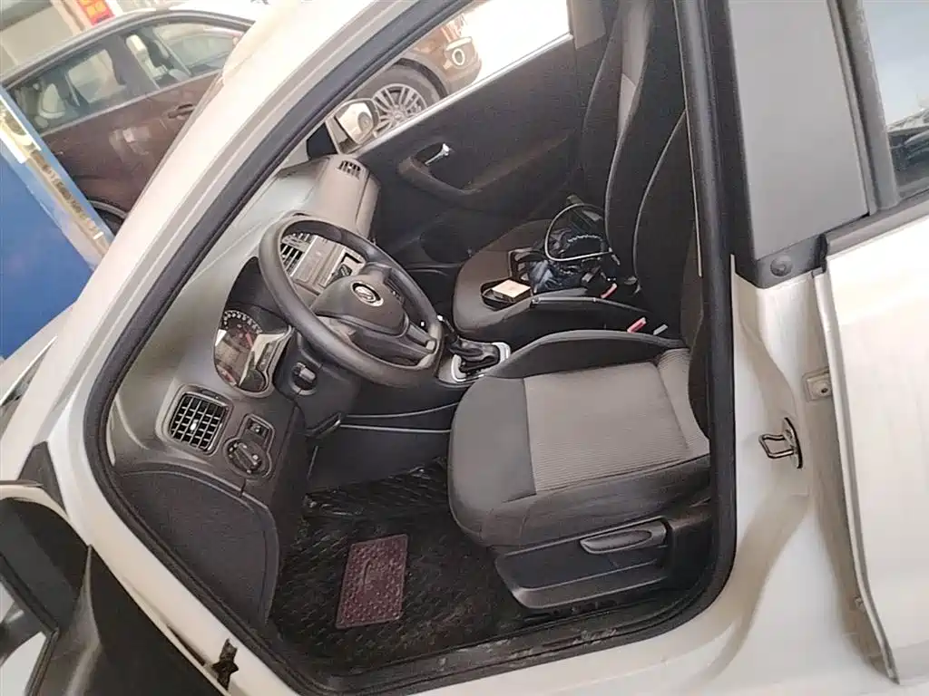 Volkswagen Polo 2016 1.4L Automatic Trend фото 15