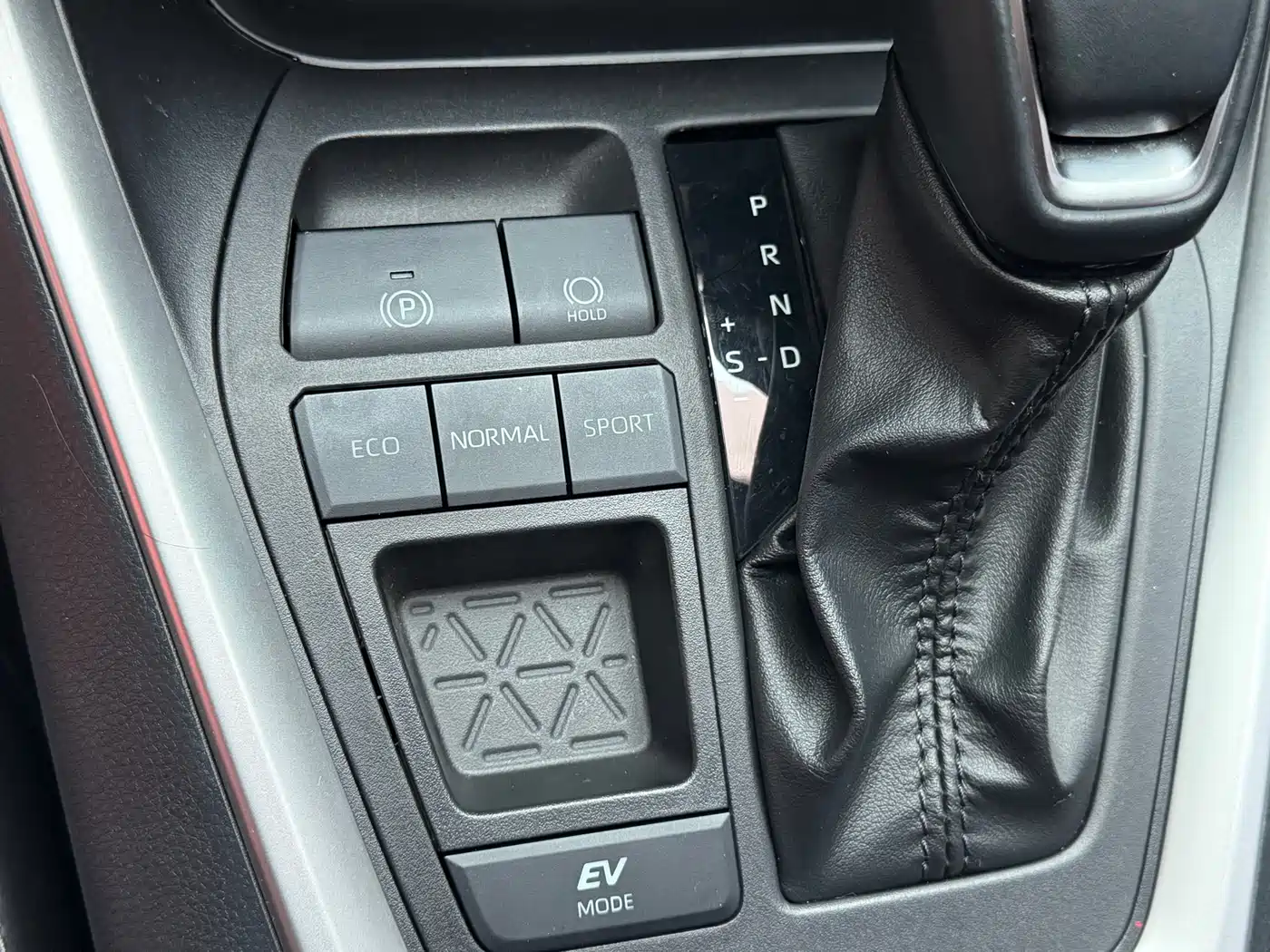 Toyota Wildlander 2024 Hybrid 2.5L E-CVT FWD Luxury PLUS Edition фото 6