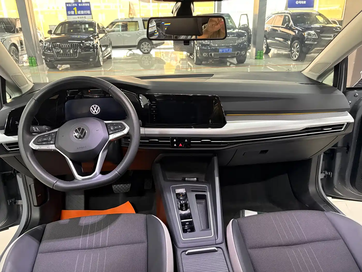 Volkswagen Golf 2023 280TSI DSG Pro 20th Anniversary Edition фото 6