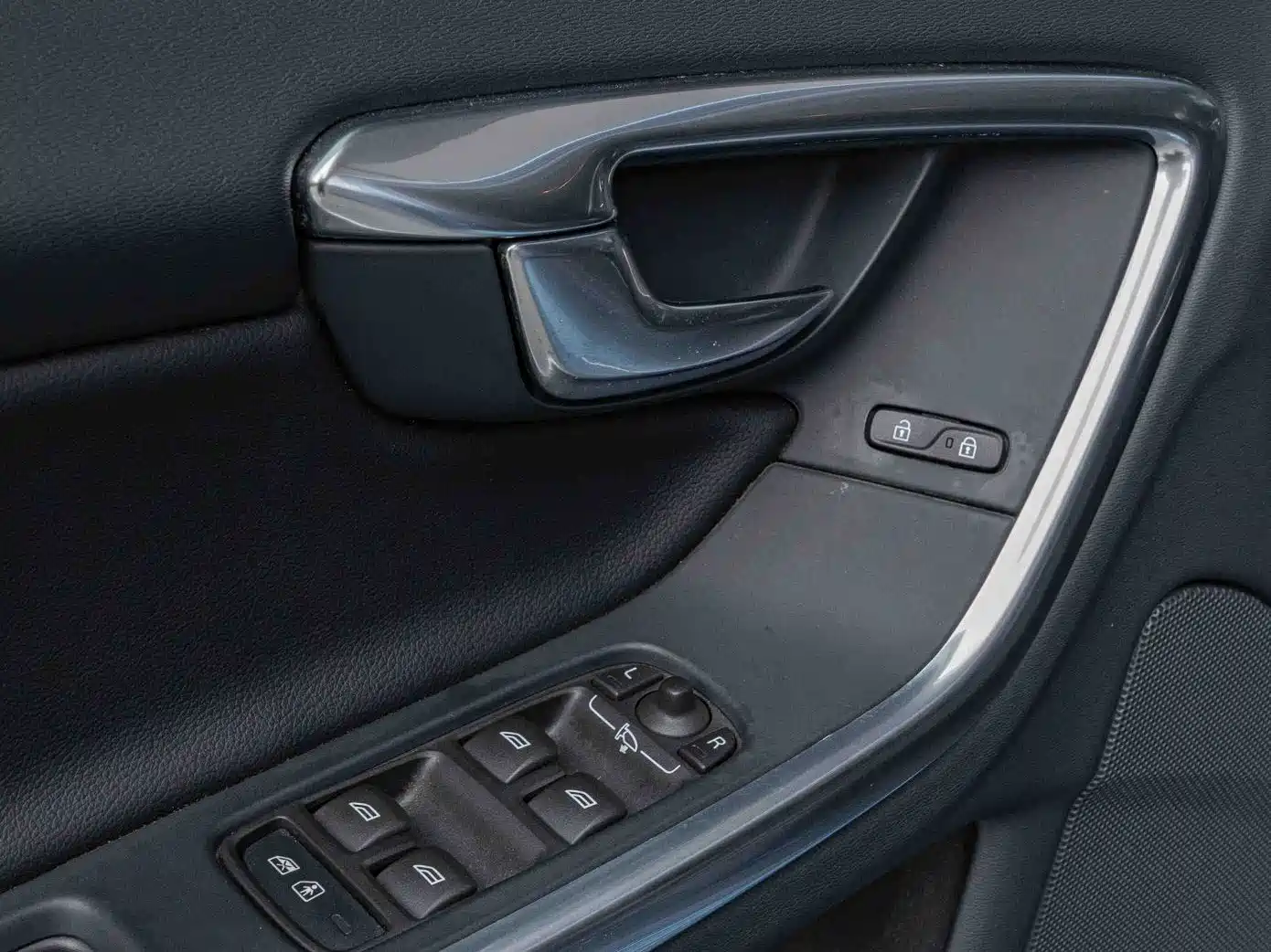 Фото 18 - Volvo V60