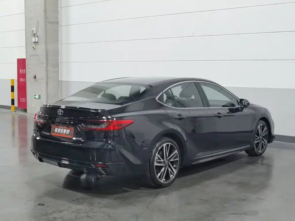 Photo 2 - Toyota Camry