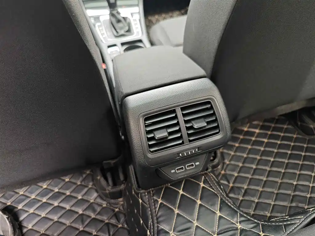 Volkswagen Golf 2020 200TSI DSG Comfort фото 18