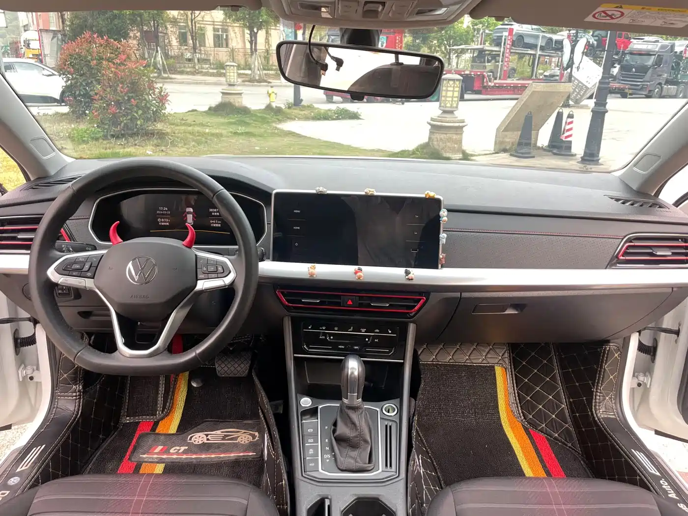 Volkswagen Lavida 2023 280TSI DSG Starlight Comfort Edition фото 6