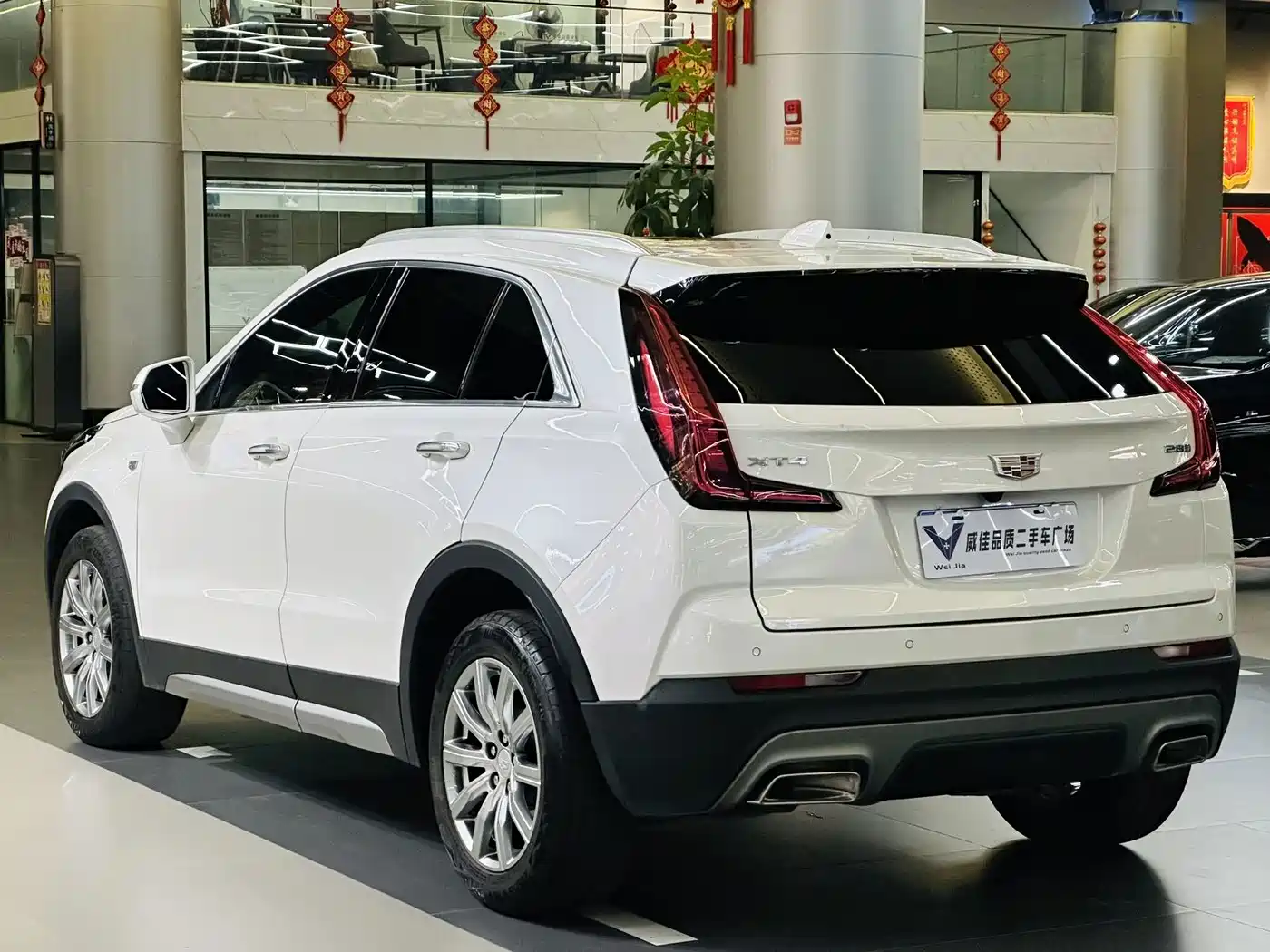 Cadillac XT4 2022 2023 Model Year 28T Two-Wheel Drive Luxury Model