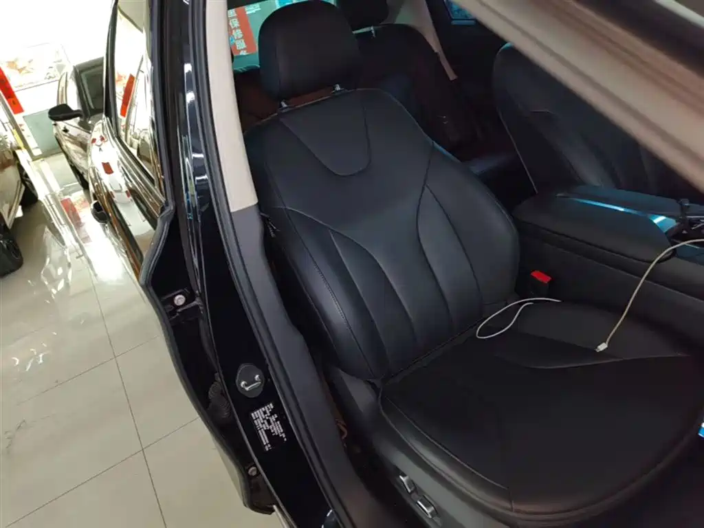 Hongqi E-QM5 2023 Basic Travel Edition фото 25