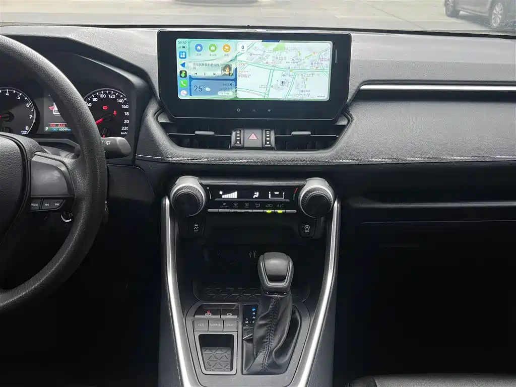 Toyota Wildlander 2023 2.0L CVT FWD LE фото 32
