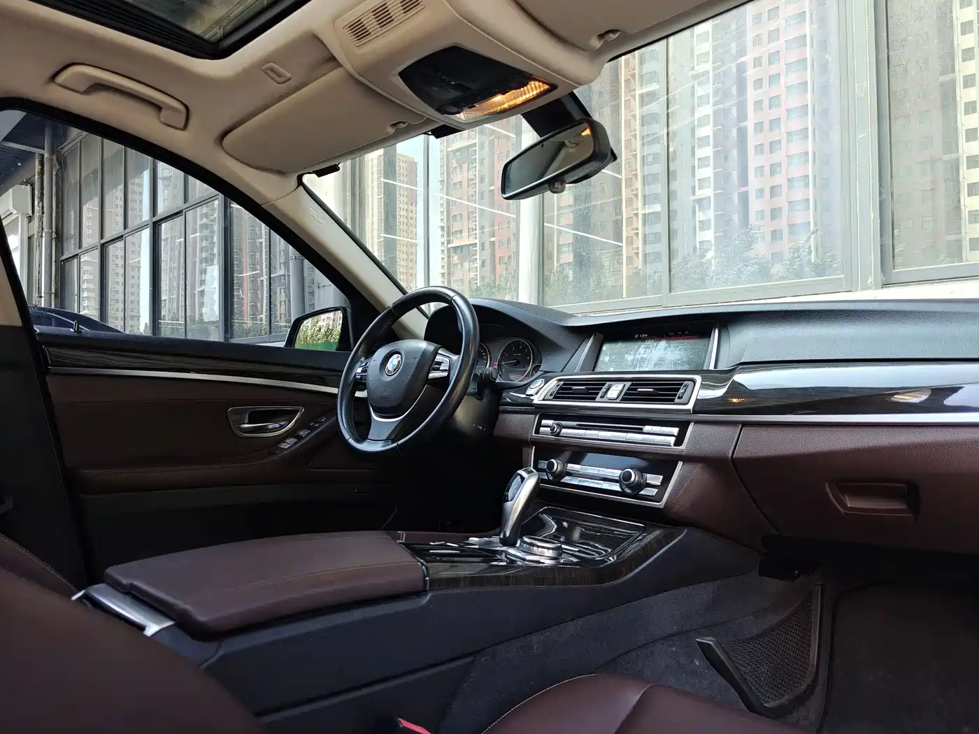 BMW 5 Series 2014 525Li Luxury Design Package фото 15