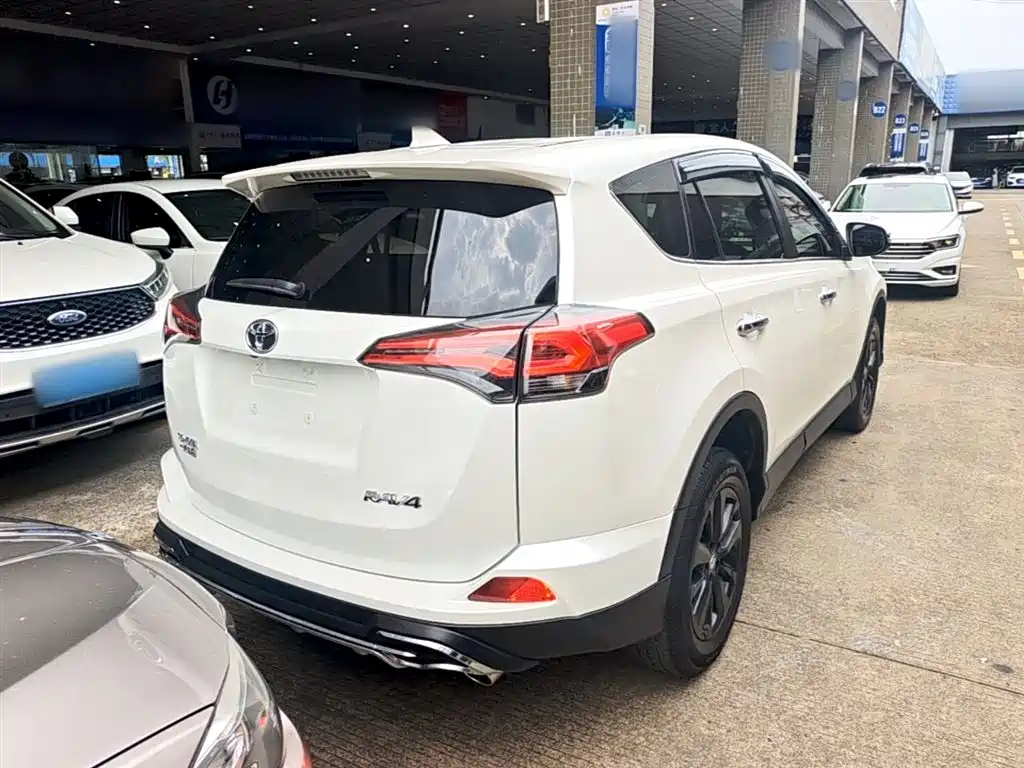 Toyota RAV4 Rongfang 2016 2.0L CVT 2WD Trend (China V) фото 7