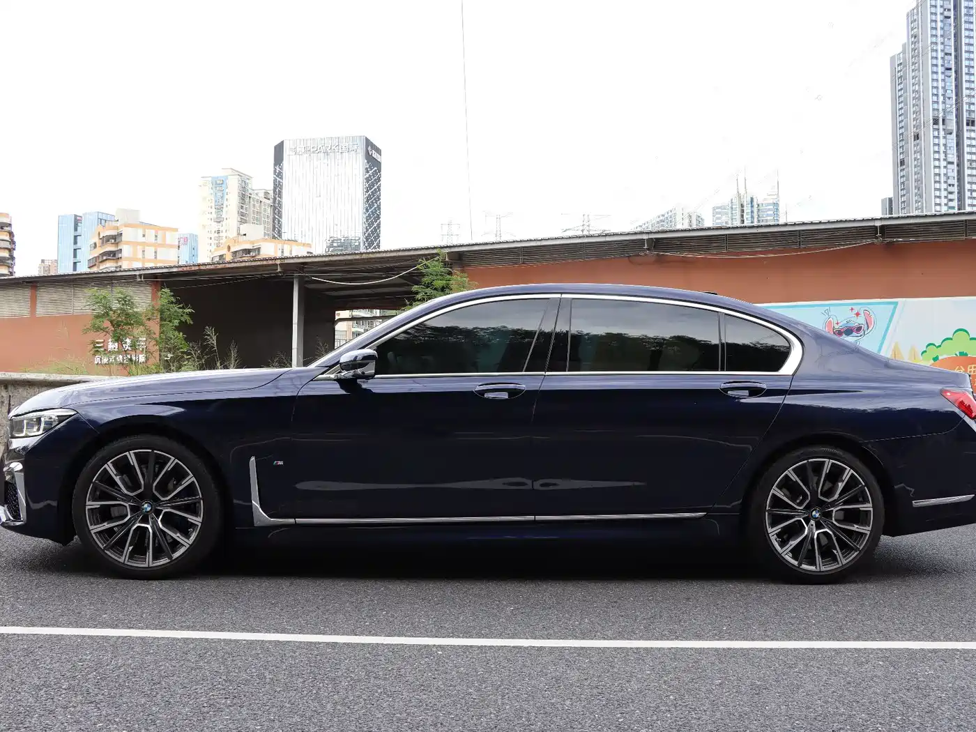 BMW 7 Series 2022 740Li xDrive Executive M Sport Package фото 7