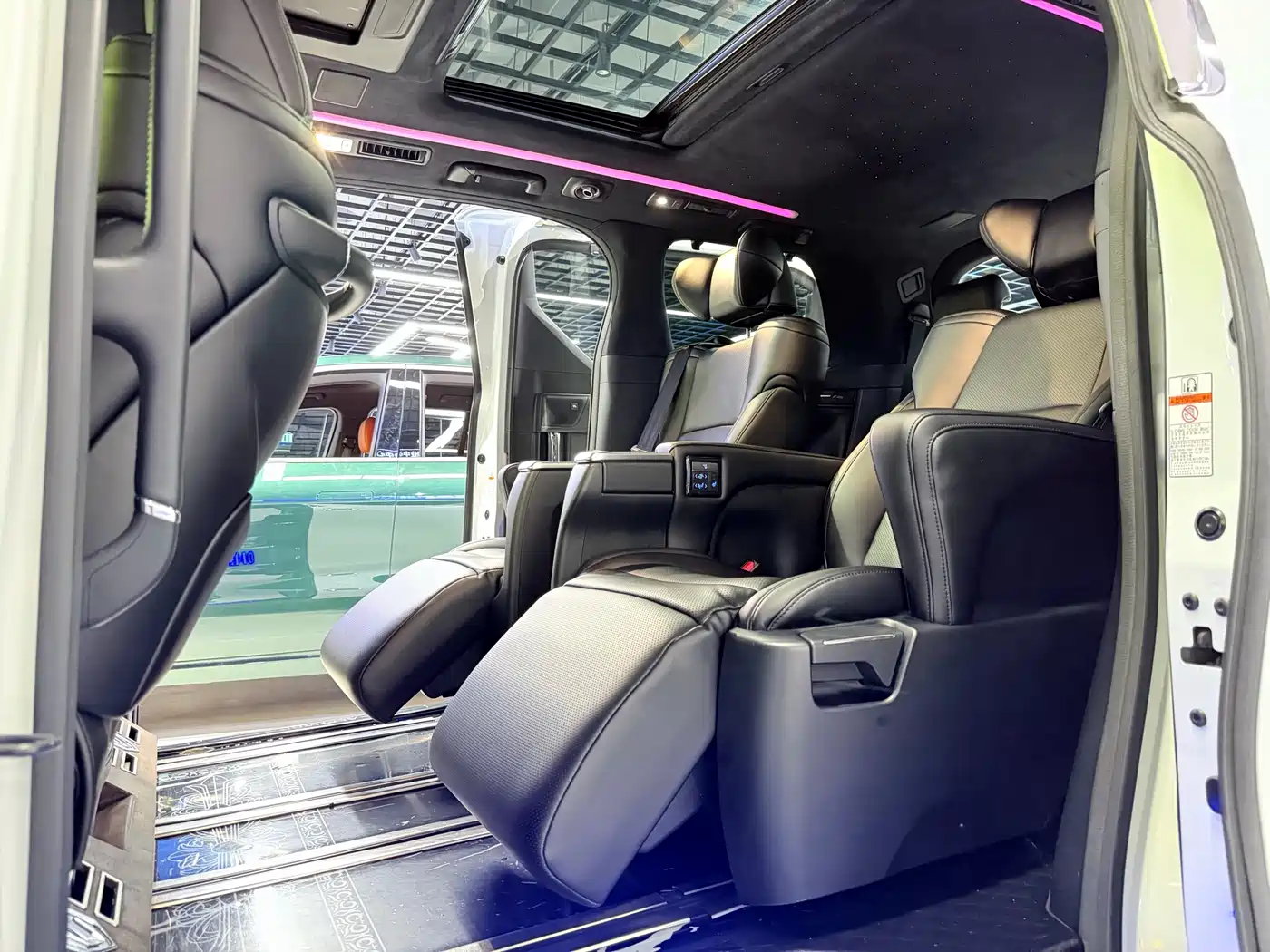 Toyota Alphard 2018 Facelift 3.5L Luxury Edition фото 9