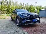 Photo 2 - Toyota Highlander