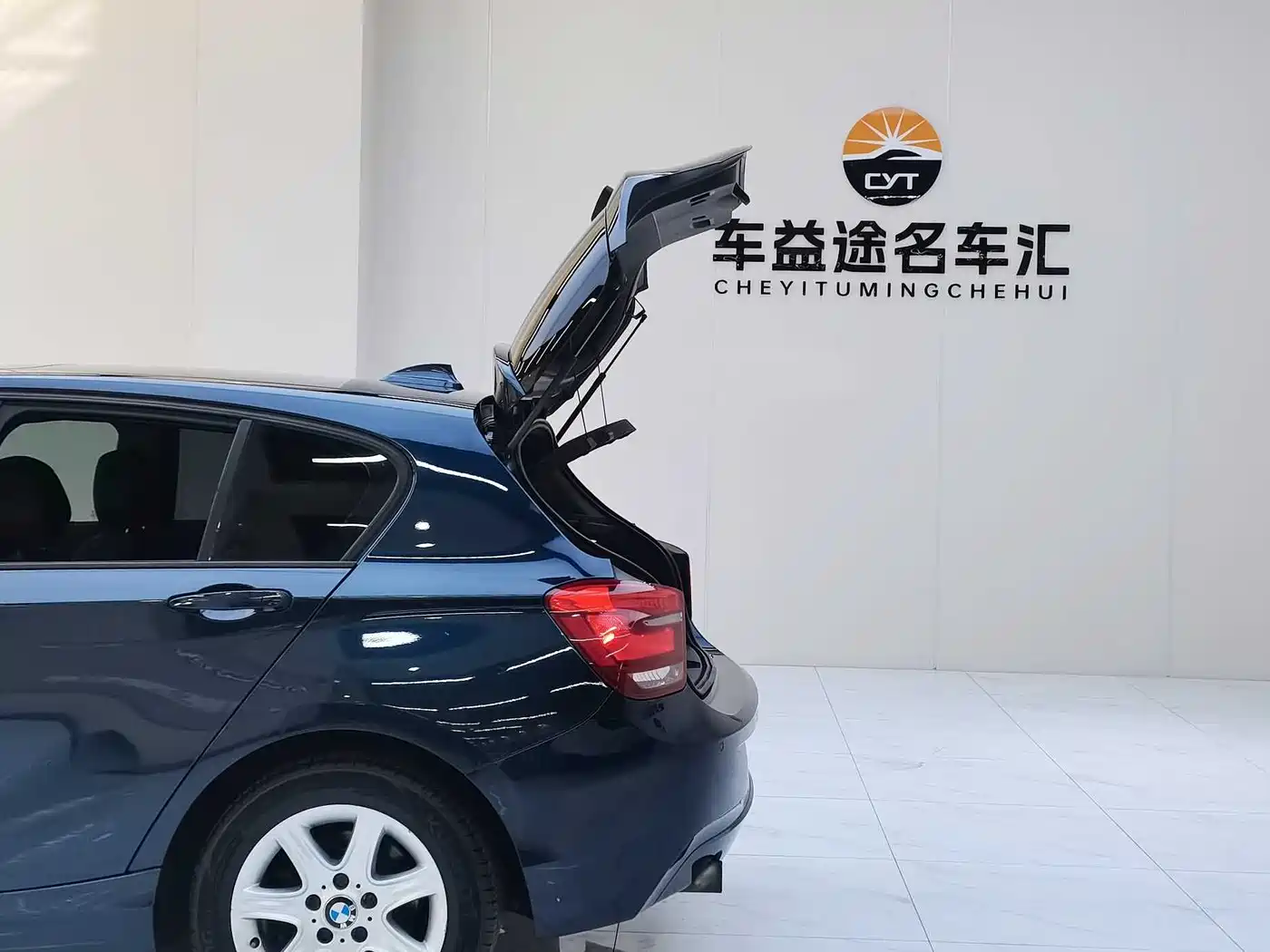 BMW 1 Series (Import) 2013 Facelift 116i Leading Model фото 11