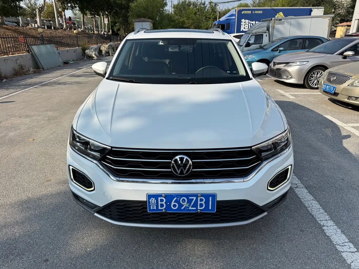 صورة 2 - Volkswagen T-ROC