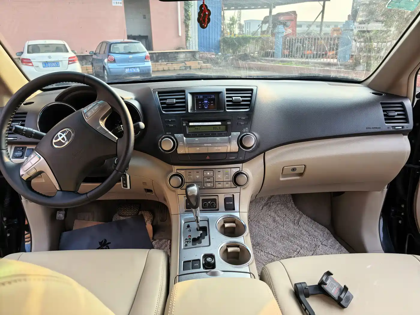 Toyota Highlander 2011 2.7L 2WD 7-seat Luxury фото 15