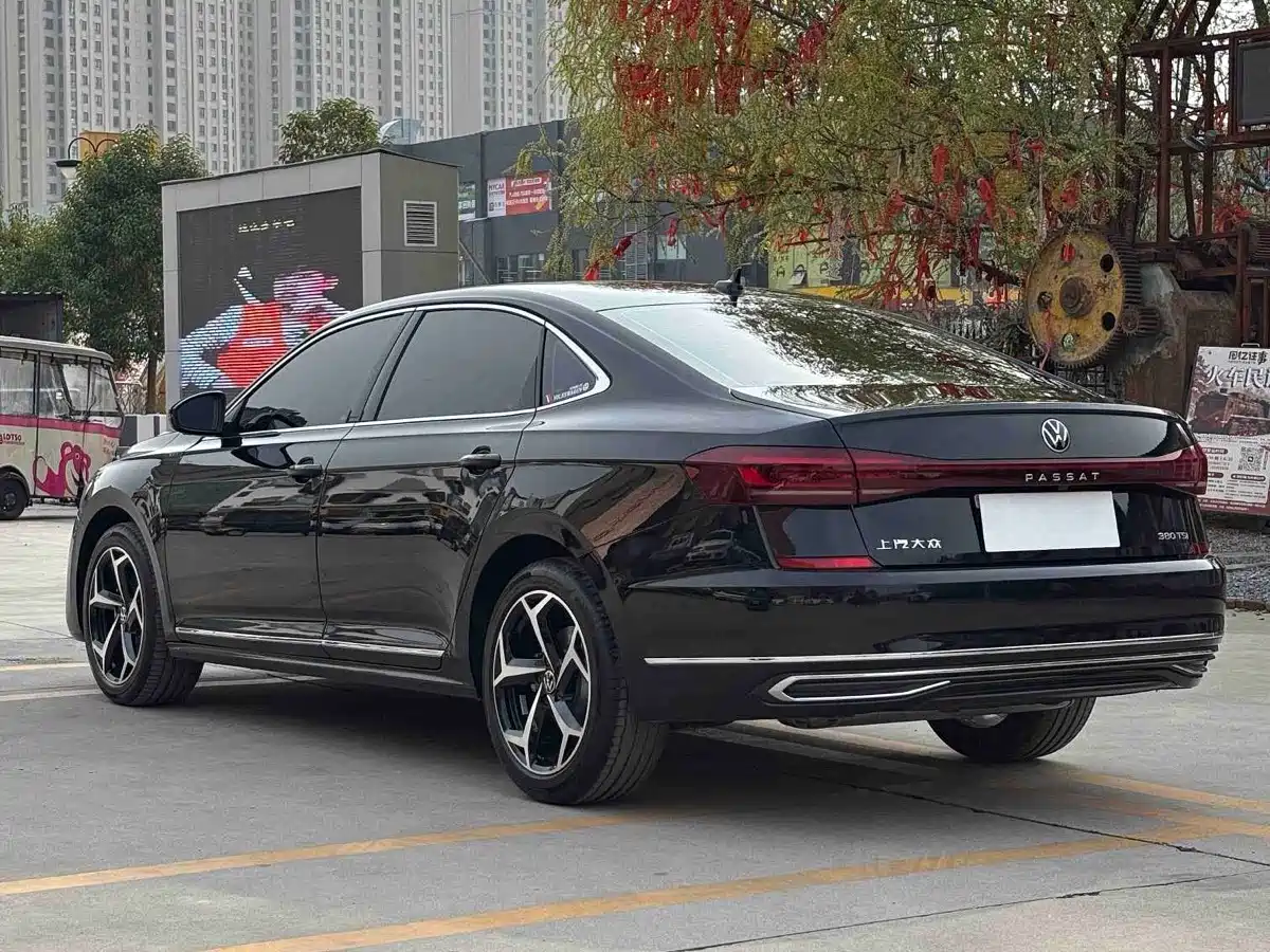 VOLKSWAGEN PASSAT