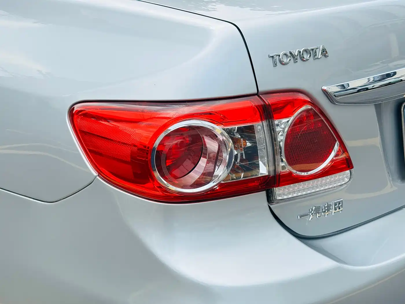 Toyota Corolla 2011 1.8L CVT GL-i Commemorative Edition фото 8