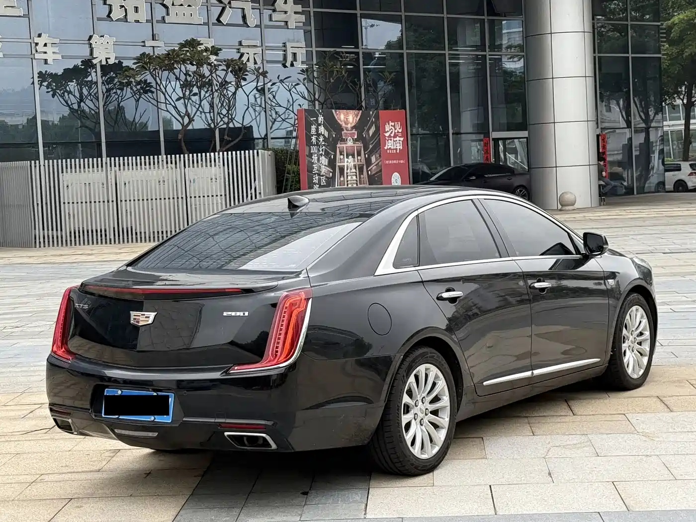 CADILLAC XTS