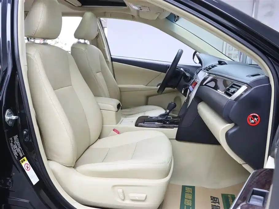 Toyota Camry 2016 2.0G 10th Anniversary Leading Edition фото 20